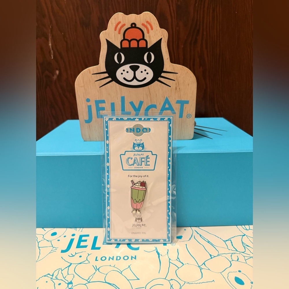 *** SOLD *** NWT Jellycat Shanghai Berrity Latte Enamel Pin - VHTF!!! RARE!!!